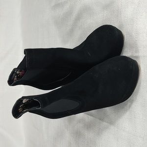 Seychelles Anthropologie Black Leather Wedge Slip On Booties Ladies Size 8